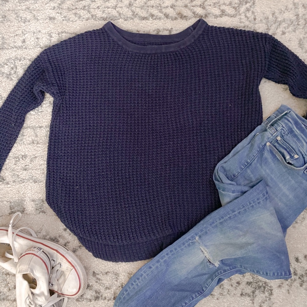 SALE🌻 AE navy sweater (was $12)